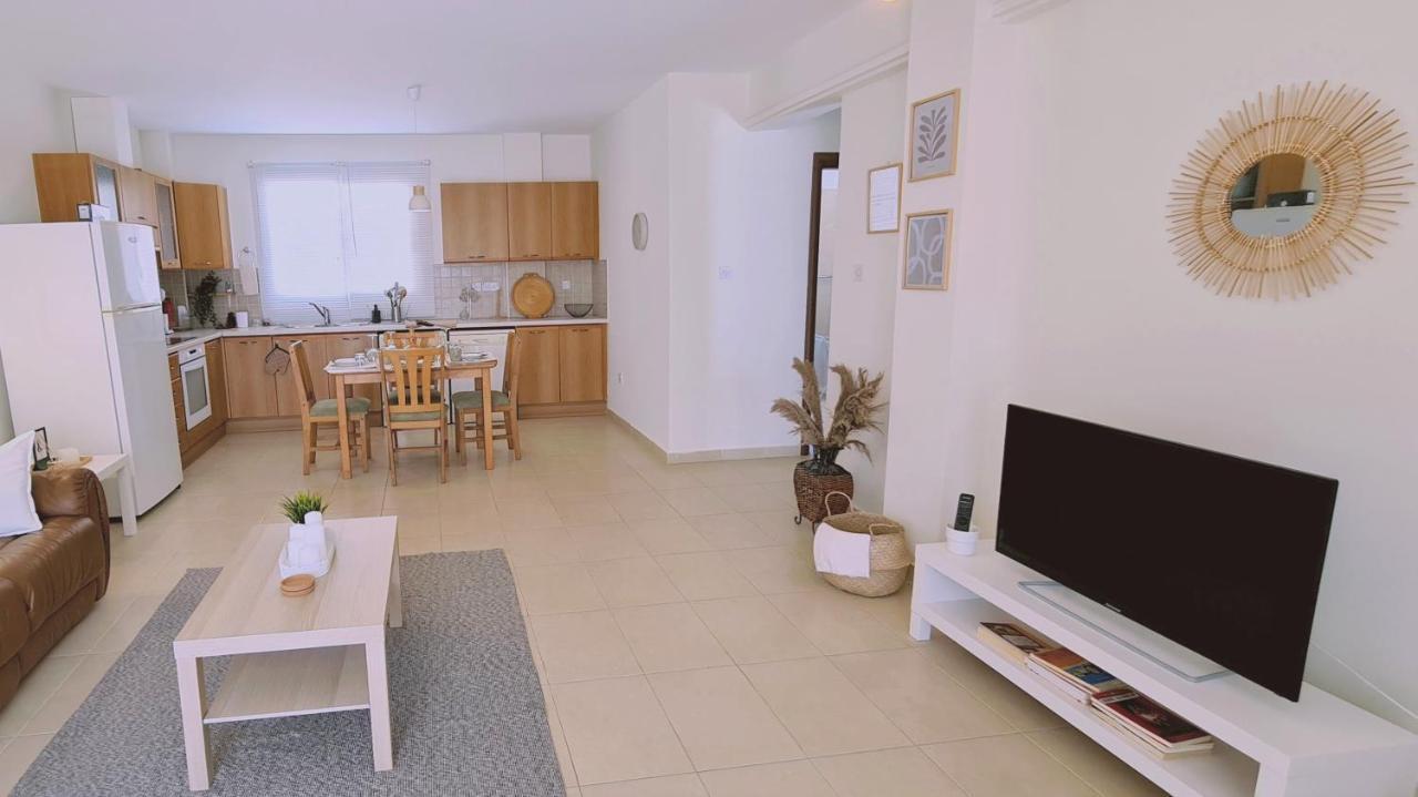 Stay Sunny Palms Apartment Ворокліні Екстер'єр фото