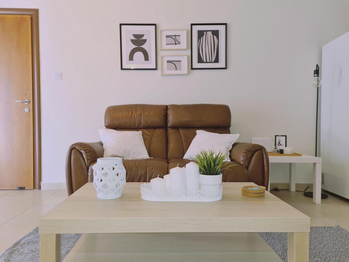 Stay Sunny Palms Apartment Ворокліні Екстер'єр фото
